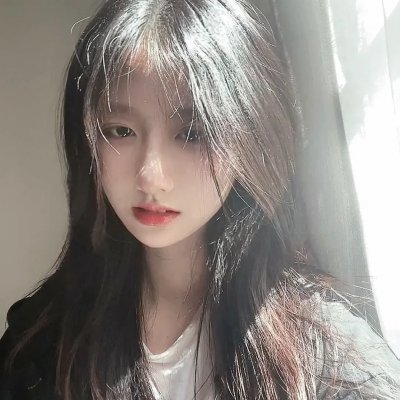 少女嬉春